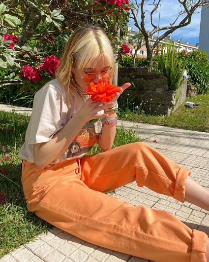 Mom Jeans Black, Dj Tanner, Look Grunge, Orange Fits, Tokyo Street Fashion, Black Tees, Oufits Casual, Orange Outfit, Orange Aesthetic