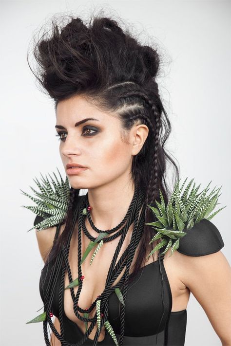 Fauxhawk For Women, Mad Max Fashion, Queen Braids, Warrior Hair, Faux Mohawk, Mad Max Costume, Rock Hairstyles, Viking Hair, Woman Shaving