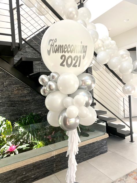 Homecoming Balloon Ideas, Homecoming Balloons, Stuco Ideas, Homecoming 2024, Planes Party, Balloon Display, Custom Balloons, Balloon Arch, Balloon Decorations