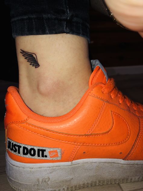 Nike Wings Tattoo, Wing Tattoo On Shoulder, Small Wings Tattoo, Alas Tattoo, Wing Tattoo Men, Wing Tattoos, Tela Iphone, Ankle Tattoo Designs, Small Wing