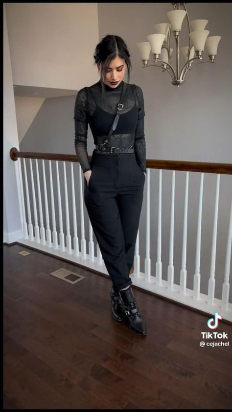 Formal Goth Outfits, Goth Mom Outfits, Chelsey Ceja, Emo Night Outfit, Winter Goth Outfits, Selena Kyle, Outfits Rock, Winter Goth, Elegant Goth