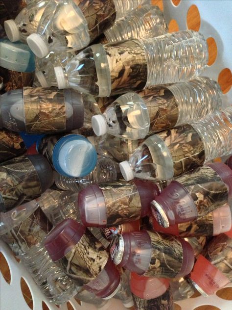 Drinks decorated with camo duct tape for a hunting theme birthday party. Camping Baby Shower Theme, Hunting Birthday Party, Camo Birthday Party, Baby Shower Camo, Camo Party, Camo Birthday, Baby Shower Ideas For Boys, Hunting Theme, Hunting Birthday