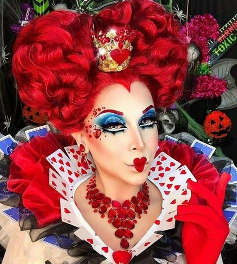 Queen Of Hearts Halloween Costume, Alice In Wonderland Makeup, Queen Of Hearts Halloween, Queen Of Hearts Makeup, Wonderland Makeup, Costume Carnaval, Alice In Wonderland Tea Party Birthday, Wonderland Alice, Heart Costume