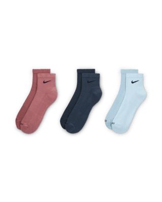 The Nike Everyday Plus Cushioned Socks bring comfort to your workout with extra cushioning under the heel and forefoot and a snug, supportive arch band. Sweat-wicking power and breathability up top help keep your feet dry and cool to help push you through that extra set. Shown: Multi-Color Style: SX6890-995 Ankle Nike Socks, Colored Nike Socks, Nike Ankle Socks, Nike Socks, Ankle Socks, Color Style, Christmas List, Arch, Multi Color