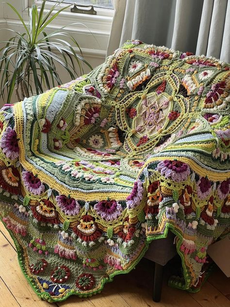 Ravelry: Chrysalis Throw by The Floral Hook The Floral Hook, Mandala Crochet Blanket, Yarn Projects Crochet, Crochet Throw Pattern, Knitting Patterns Free Blanket, Crochet Bedspread Pattern, Crochet Afgans, Crochet Mandala Pattern, Crochet Blanket Designs