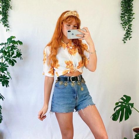 Artsy Outfit Ideas, Rae Aesthetic, Clothing Cabinet, Artsy Style Outfits, Celestial Vintage, Princess Inspired Outfits, Lesbian Fashion, Artsy Aesthetic, Artsy Outfit