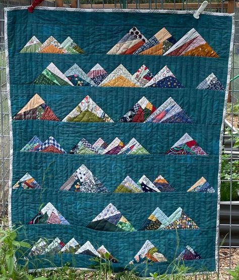 Scrapbuster Quilt, Quilt Mountains, Quilted Tapestry, Picnic Quilts, Novelty Quilts, Colorful Quilts Patterns, Mountain Quilt, Quilted Bag Patterns, Map Quilt