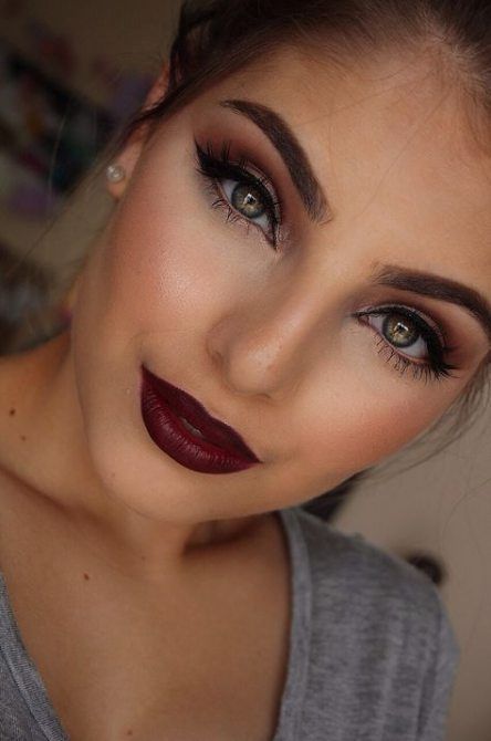 Dark Lip Makeup, Burgundy Makeup Look, Nails Burgundy, Burgundy Makeup, Fall Wedding Makeup, Thick Eyeliner, Wedding Hairstyles And Makeup, Peekaboo Highlights, Party Make-up