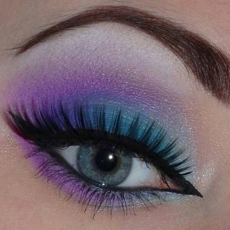 Blue and purple eyeshadow Turquoise Makeup, Purple Eyeshadow Looks, Sorcerer Supreme, Eyeshadow Designs, Pretty Eyeshadow, Purple Eye Makeup, Eye Makeup Styles, Purple Makeup, Color Makeup