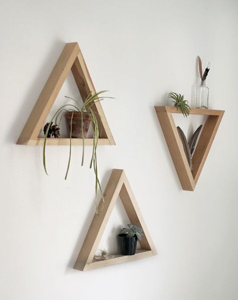 12 Modern DIY Shelf Ideas Koti Diy, Wall Art Tutorial, Diy Muebles Ideas, Woodwork Ideas, Triangle Shelf, Diy Wand, Simple Wall Art, Diy Casa, Diy Holz