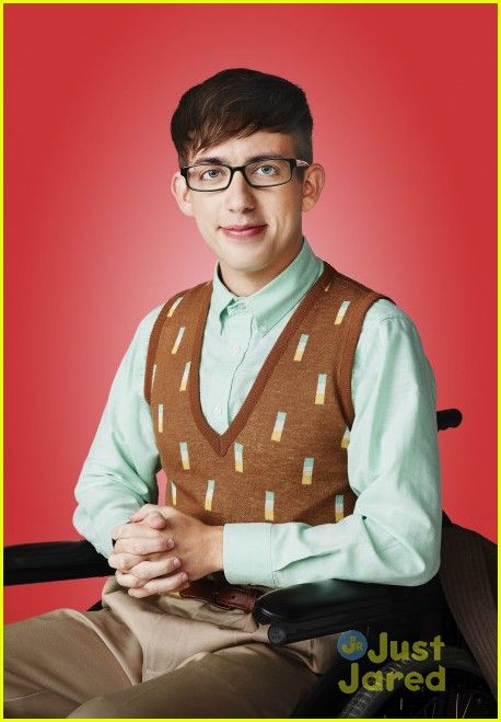 Artie Glee, Class Portraits, Glee Puck, Glee Season 5, Artie Abrams, Naya Rivera Glee, Kevin Mchale, Chord Overstreet, Glee Fashion