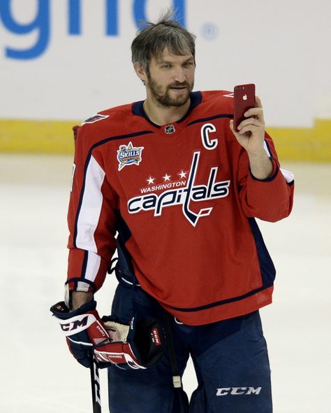 Nhl Hockey Players, Alexander Ovechkin, Capitals Hockey, Jack Hughes, Alex Ovechkin, Washington Capitals, Hockey Teams, Nhl Hockey, Hockey Players