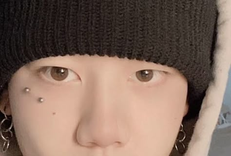 Reverse Eyebrow Piercing, Eyebrows Piercing, Eyebrow Piercing Men, Anti Eyebrow Piercing, Anti Eyebrow, Piercing Face, Skin Piercing, Piercing Inspo, Pretty Ear Piercings