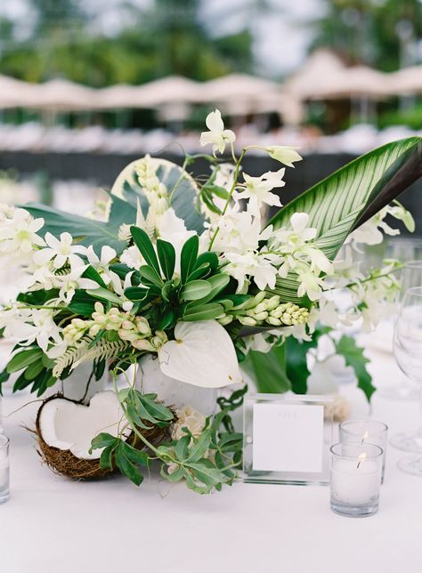 Modern Hawaii Wedding, Bahama Wedding, Acre Wedding, Bridal Lunch, Hawaiian Wedding Flowers, Tropical Wedding Centerpieces, Islamorada Wedding, Tropical Centerpieces, Tropical Wedding Theme