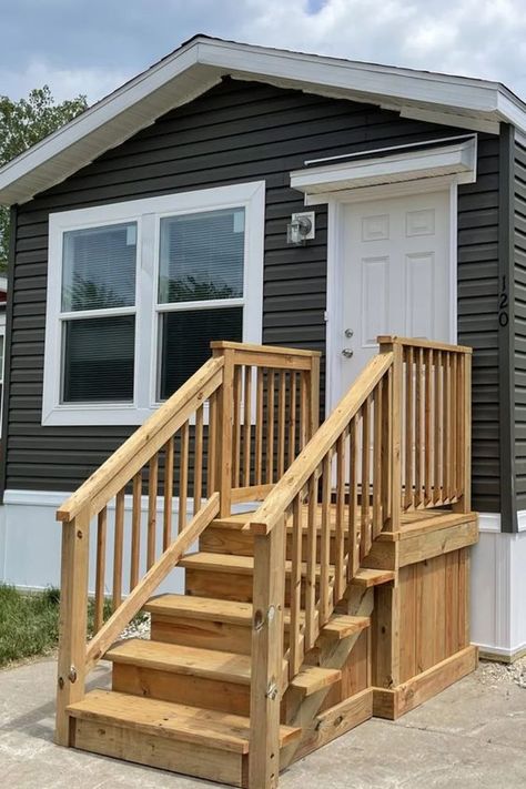 How to Build Wood Steps for a Mobile Home Wood Deck Steps, Mobile Home Steps, Moble Homes, Manufactured Home Porch, Mobile Home Front Porch, Small Backyard Decks, Front Porch Steps, Diy Steps, Mobile Home Exteriors