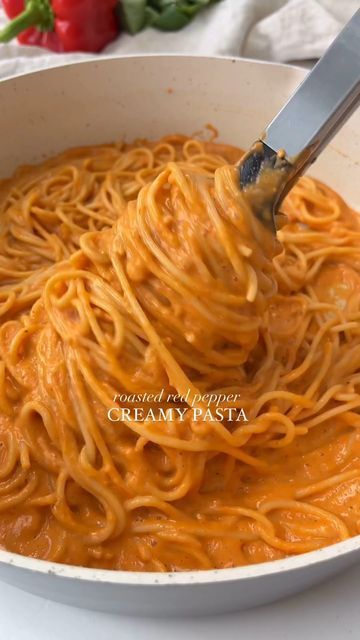 Pasta | Noodles on Instagram: "Roasted red pepper creamy pasta  Credits @goodfooddiscoveries Full recipe linked in @goodfooddiscoveries 's bio  The elite pastacookbook (100++ recipes) 🍝 LINK IN BIO👆 . . #roastedredpeppers #redpepperpasta #pastarecipe #weeknightdinner #easymeals #goodfooddiscoveries" Pasta With Red Sauce, Red Sauce Recipe, Red Pasta, Easy Pasta Sauce, Roasted Red Pepper Pasta, Red Pepper Pasta, Pasta Varieties, Red Sauce Pasta, Bell Pepper Recipes