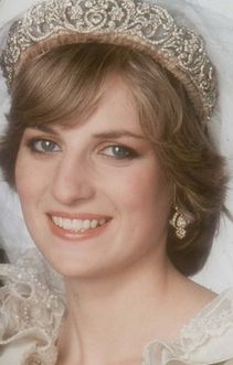 Princess Diana These are the diamond earrings  that Diana wore on her wedding  day on July 29th 1981 for  her marriage to Prince Charles. The earrings belonged to her mother, Frances Shand-Kydd. She lent them to Diana so she could wear them on her wedding day as  'something borrowed.' Princess Diana Wedding, Diana Wedding, Princess Diana, Wedding Makeup, Tiara, A Wedding, Close Up, A Woman, Wedding Dress