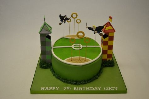 What Would Be The Best Way To Make These Harry Potter Quidditch Towers? Quidditch Cake, Harry Potter Birthday Cake Ideas, Quidditch Pitch, Harry Potter Birthday Cake, Harry Potter Bday, Harry Potter Quidditch, Happy 7th Birthday, Harry Potter Food, Festa Harry Potter