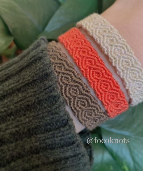 Monochromatic Friendship Bracelet, Monochrome Friendship Bracelet, Neutral Friendship Bracelets, Bracelet Keychains, New Hobbies, Fingerless Gloves, Arm Warmers, Fashion Bracelets, Bracelet Patterns