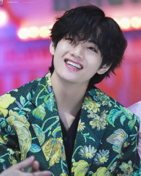 Boxy Smile, Taehyung Smile, V Smile, Smile Pictures, Taehyung Selca, Bts V Photos, V Cute, Taehyung Wallpaper, Taehyung Funny