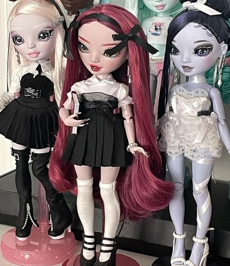 ~𝓭𝓸𝓵𝓵𝓲𝓲~ (@dolliimochii) • Instagram photos and videos Shadow Monster, Antlers Decor, Toy Brands, Elite Fashion, Fantasy Art Dolls, Rainbow Fashion, Disney Dolls, Rainbow High, Fashion Project