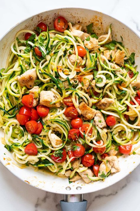 Zucchini Noodles with Chicken, Cilantro and Lime - iFoodReal.com Sweet Pepper Chicken, Spiral Recipes, Roasted Tomato Chicken, Healthy Zucchini Recipes, Steaks Recipes, Zucchini Noodles Recipe, Chicken Cilantro, Clean Dinner, Zucchini Recipes Baked