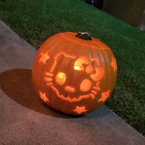 Pum Carving Ideas, Cute Silly Pumpkin Carving Ideas, Pumpkin Carving Ideas Aesthetic Cute, Pumpkin Carving Ideas Y2k, Gojo Pumpkin Carving, Sailor Moon Pumpkin, Pumpkin Painting Ideas Halloween, Pumkin Designs, Pumkin Ideas