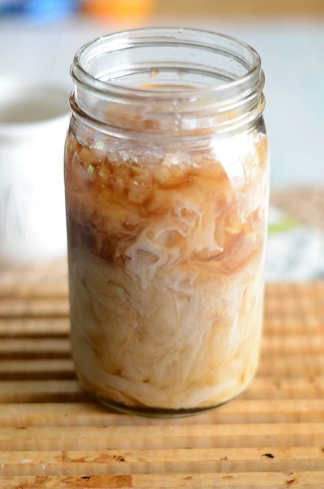 Dunkin Donuts iced coffee is so easy to make, try this copycat recipe at home. Dunkin Donuts Iced Coffee Recipe, Instant Iced Coffee, Vanilla Iced Coffee Recipe, Diy Iced Coffee, Frozen Coffee Drinks, Dunkin Iced Coffee, Iced Latte Recipe, Dunkin Donuts Iced Coffee, Vanilla Iced Coffee