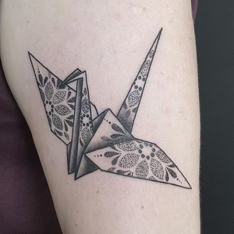 Jorogumo Tattoo, Origami Crane Tattoo, Paper Crane Tattoo, Bodysuit Tattoos, Origami Tattoo, Vogel Tattoo, Crane Tattoo, Japanese Tattoo Symbols, Tattoo Mini