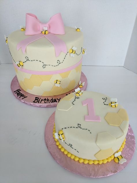 So Sweet To Bee One Birthday Cake, First Birthday Bee Theme Cake, Honey Bee Smash Cake, Bumble Bee Smash Cake, Baby’s First Birthday Cake, Bee Cake Ideas 1st Birthdays, 1st Bee Day Cake, Bee First Birthday Cake, First Bee Day Cake