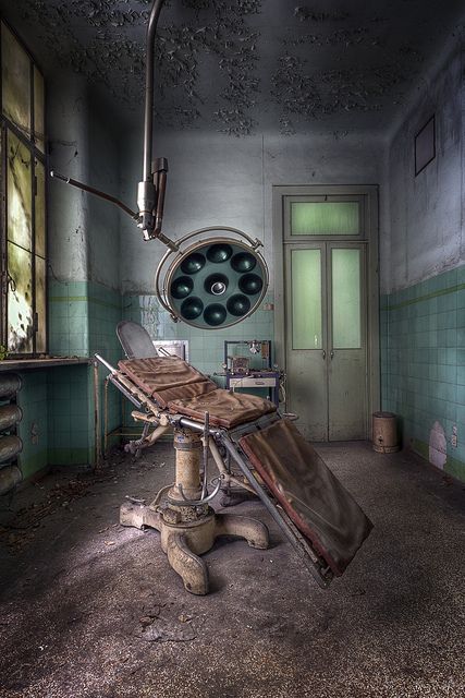 Operating Room by kleiner hobbit, via Flickr Theatre Nurse, Demon Core, Horror Scene, Haunted Asylums, Operating Theatre, Hospital Waiting Room, Bed Scene, Derelict Places, Real Haunted Houses