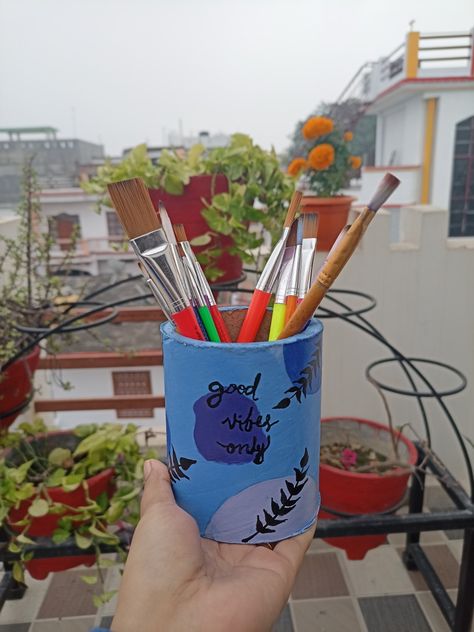 Krishna Pot Decoration, Pen Pot Ideas, Pencil Stand Painting Ideas, Cardboard Pen Holder, Pen Holder Painting Ideas, Pen Stand Diy Handmade, Aesthetic Pen Stand, Pen Stand Diy Creative, Pen Stand Painting Ideas