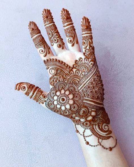 Mehdi Degine Simple, Easy Mehendi, Beautiful Simple Mehndi Design, Legs Mehndi, Front Mehndi Design, Simple Arabic Mehndi Designs, Mehndi Designs For Kids, Simple Mehndi Designs Fingers, Very Simple Mehndi Designs