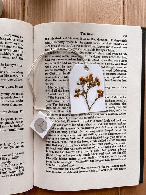 Easy Aesthetic Bookmark Ideas, Cute Book Marks Ideas, Book Accessories Diy, Bookmark Craft Diy, Book Mark Craft, Diy Book Marks, Cute Bookmark Ideas, Book Marks Design Ideas, Book Marks Diy