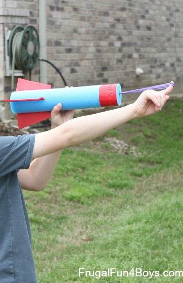 How to make a pool noodle rocket flinger! Rocket Crafts, Pool Noodle Crafts, Learning Activities For Kids, Diy Rocket, Diy Kids Games, Pool Noodle, Fun Summer Activities, Diy Pool, Pool Noodles