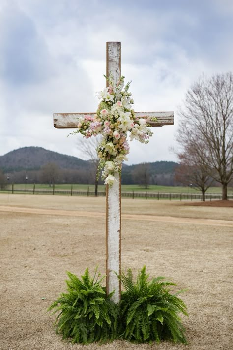 43b32990 0351 11e5 be0a 22000aa61a3e~rs 729 Memorial Wooden Cross, Roadside Memorial Ideas, Wooden Cross With Flowers, Crosses With Flowers, Ceremony Cross, Wooden Crosses Diy, Roadside Memorial, Cross With Flowers, Cross Flowers