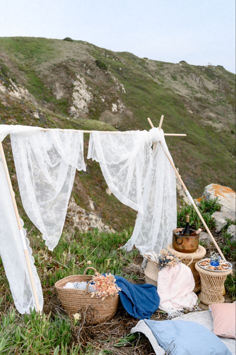 Merry me picnic Merry me picnic. We help you to make make perfect proposal. She said "yes". Picnic on the cliff. #aesthetic #picnic #picnicaesthetic #picnicfoodideas #merryme #picnic_lisbon #proposal #proposalideas #lisbon #portugal #lisboa Cliff Aesthetic, Aesthetic Picnic, Gender Party, Perfect Proposal, She Said Yes, The Cliff, Picnic Foods, Lisbon Portugal, She Said