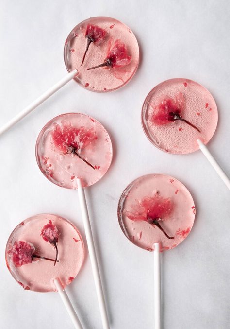 Wedding Lollipops, Natural Red Food Coloring, Homemade Lollipops, Cherry Blossom Party, Lollipop Recipe, Candy Lady, Candy Creations, Cherry Blossom Theme, Kawaii Candy