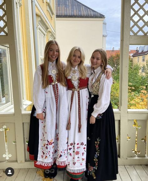 Iceland Clothes, Norwegian Dress, Sweden Clothing, Swedish Dress, Scandinavian Dress, Scandinavian Costume, Folklore Fashion, Swedish Women, European Dress