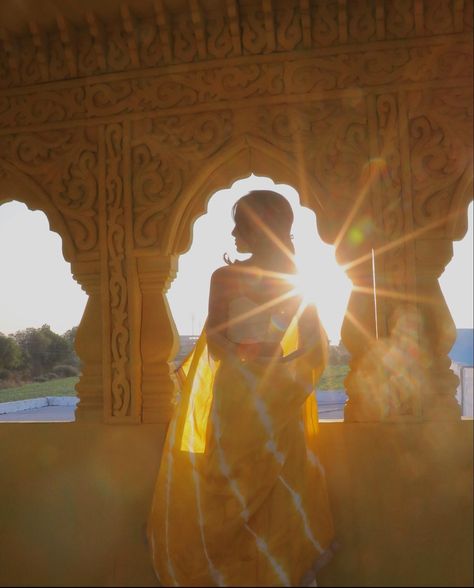 Yeh Raatein Yeh Mausam, Yellow Jhumka, South Asian Aesthetic, Desi Love, Indian Colours, Aesthetic Lockscreens, Aesthetic Yellow, Desi Aesthetic, Angel Aesthetic