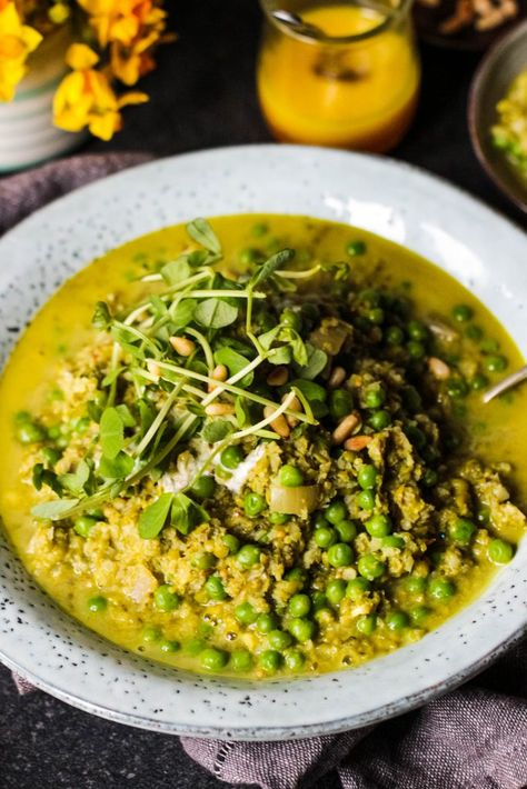 Super Green Cauliflower Rice and Pea Curry Cauliflower And Peas Recipe, Rice And Peas Jamaican, Green Cauliflower, Quick Vegan Dinner Recipes, Vegan Gluten Free Dinner, Pea Curry, Curry Ingredients, Veggie Dinner, Vegan Cauliflower