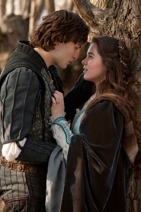 Romeo and Juliet 2013 Douglas Booth Romeo, Juliet Movie, Romeo Ve Juliet, Medieval Aesthetic, Douglas Booth, Romeo Y Julieta, Royal Aesthetic, The Last Kingdom, Medieval Clothing