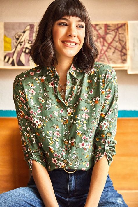 Viscose Shirts Women, Floral Button Down Shirt Outfit, Floral Print Shirt Outfit Women, Floral Button Up Shirt Outfit, Flower Shirt Outfit Floral Blouse, Floral Shirt Outfit Women, Green Button Down Shirt Outfit, Patterned Blouse Outfit, Flower Blouse Outfit