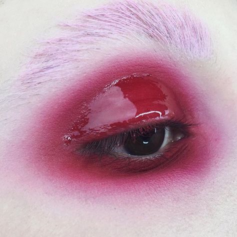 Strawberry Jelly @morphebrushes 35C Palette + clear gloss. This palette is underrated. Feeling like @rosiekilvert in these colours! #makeup #MUA #makeupartist #morphebrushes #morphegirl #gloss Eyes Illusion, Eye Illusions, Artsy Makeup, Gloss Eyeshadow, Strawberry Jelly, Brown Skin Makeup, Pinterest Makeup, Clear Gloss, Crazy Makeup