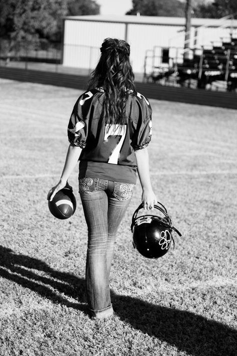 Oh my good god I love this. I think this would totally work for training! Football Senior Pictures, Female Football, Football Girlfriend, Female Football Player, Football Couples, Senior Football, Grad Pic, Football Boyfriend, Football Photography