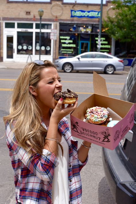 VooDoo Doughnuts in Denver Oreo Donut, Froot Loop, Oreo Donuts, Voodoo Donuts, Shop Photoshoot, Voodoo Doughnut, Peanut Butter Oreo, Donut Shop, Rocky Road