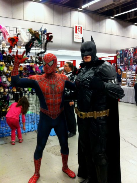 Cosplay Batman the dark knight  Batwill and Spiderman Ud Réplicas Spiderman And Batman Costumes, Batman And Spiderman Costume, Deadpool And Batman, Ben Batman, Spider Man And Batman, Batman Vs Spiderman, Spiderman And Batman, Batman And Spiderman, Me And Bro