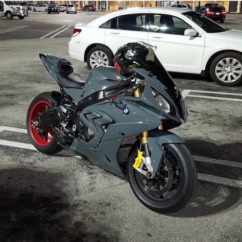 BMW S1000RR. Motorcycles, bikers and more Bmw Motorcycle S1000rr, Bmw 1000rr, Motor Balap, Xe Ducati, Aventador Lamborghini, Bmw R100, Image Moto, Custom Street Bikes, Custom Sport Bikes