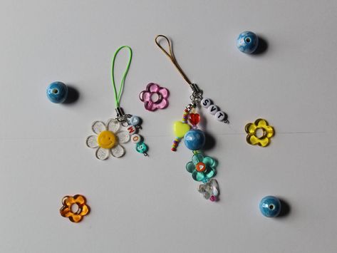 Genres Of Music, Keychains Diy, Seventeen World, Kind Meaning, Colorful Keychain, Bead Keychain, Phone Charms, Diy Keychain, Beaded Keychains