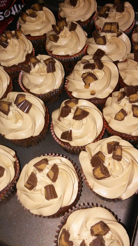 Cupcake Snapchat Story, Cupcakes Snapchat, Peanut Butter Cup Cupcakes, Food Gallery, Peanut Butter Cup, Food Drink Photography, Food Goals, Snap Food, Cup Cakes